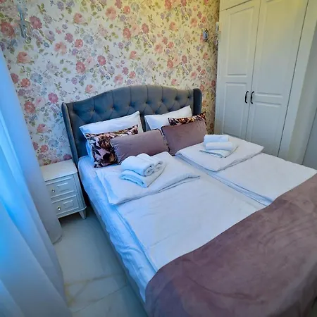 Aparthotel Adonis & 4*