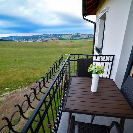 Aparthotel Adonis &