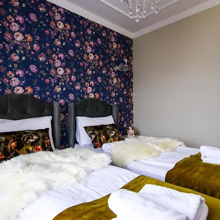 Aparthotel Adonis & 4*