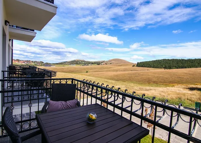 Adonis & Ξενοδοχείο με διαμερίσματα 4*