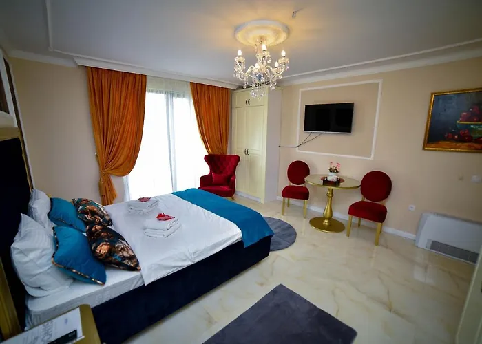 Adonis & Ξενοδοχείο με διαμερίσματα 4*