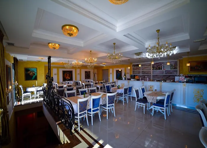 Adonis & Ξενοδοχείο με διαμερίσματα