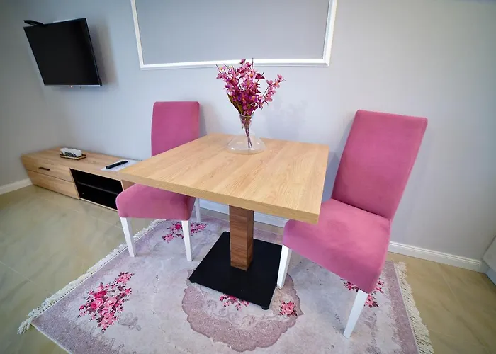 Ξενοδοχείο με διαμερίσματα Adonis & Ζλάτιμπορ